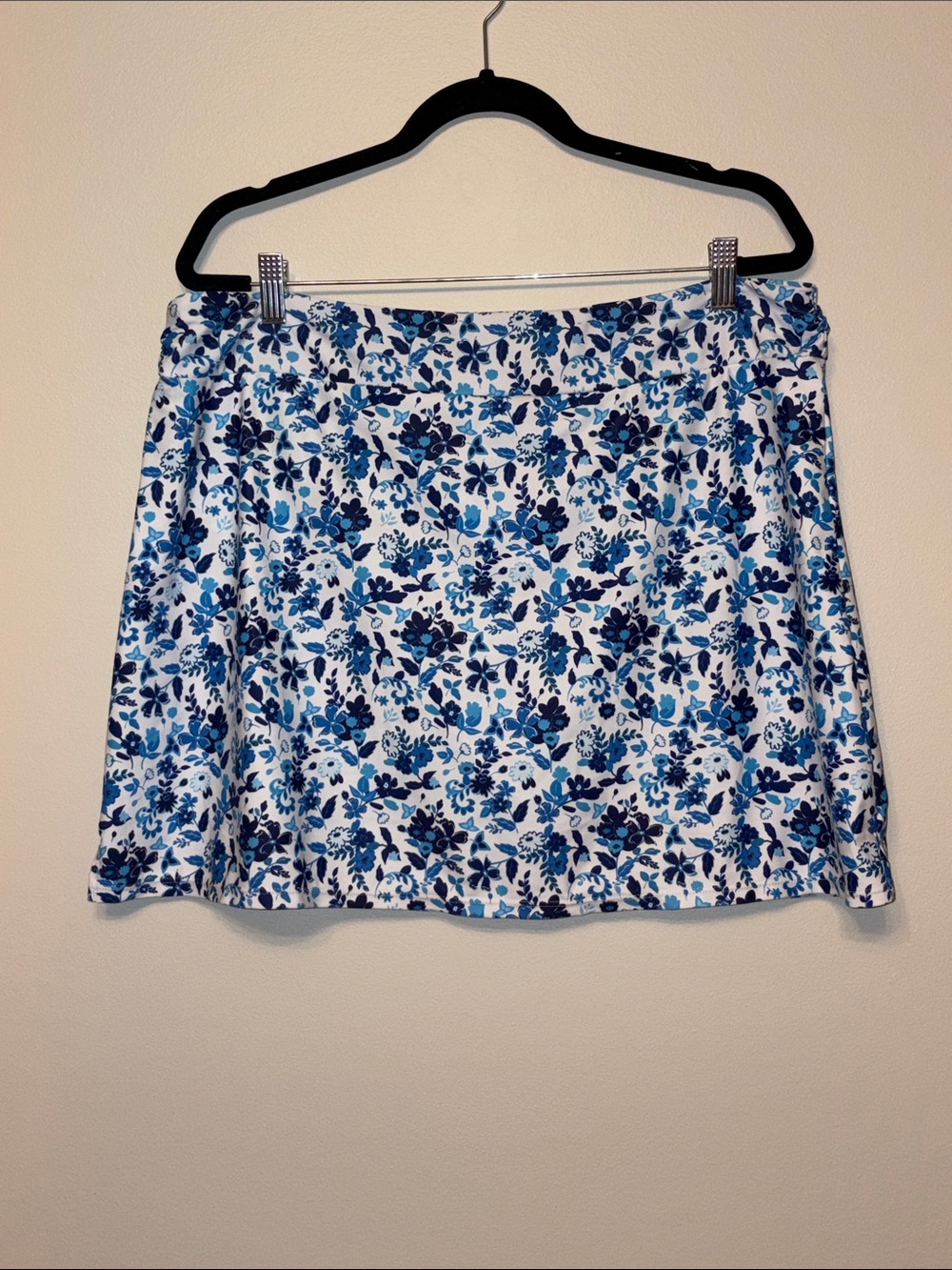 Nicole Miller Swim Skirt with Blue Floral Print. Size 3X. NWT